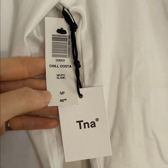 BNWT TNA White Cut-Out Long Sleeve Crop Top - Picture 3 of 4